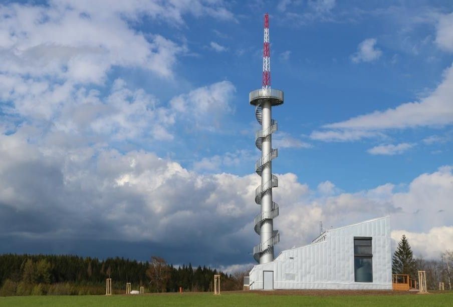 Rozhledna Šibeník v Novém Hrádku: 47 metrů z tubusu větrné elektrárny