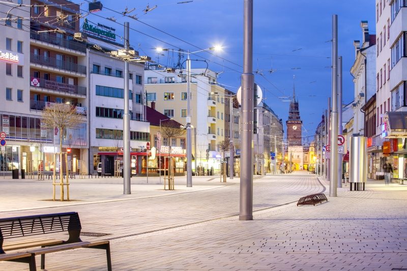 Třída Míru dostane 3 mil. na opravu, spor je o žulu a troleje