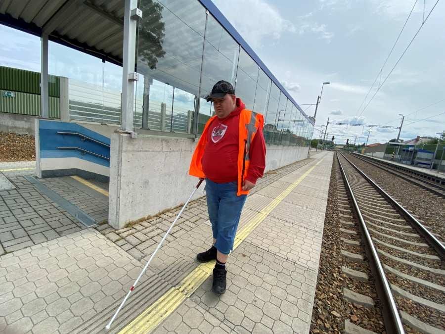 obrázek: Pardubice opraví vodicí linie pro nevidomé před hlavním nádražím za 4,8 milionu korun