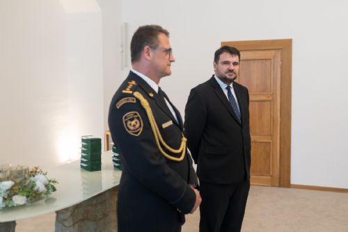Foto: Hasiči v Chrudimi oceněni za věrnost