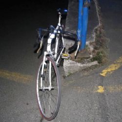 Cyklista s téměř 4 promile havaroval u Shell na Karlovarské třídě. Má vážné poranění hlavy