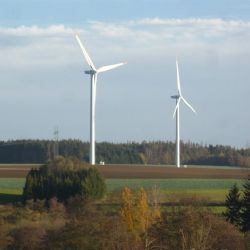 Diskuse o větrných turbínách u Kojetína rozděluje obce