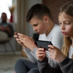 Hospitalizované děti v Opařanech budou sledovat v prvním a čtvrtém týdnu. Výzkum se zaměří na mobily
