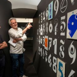 Plzeň hostí výstavu Jana Solpery, mapuje jeho písmo, grafiku i tvorbu bankovek