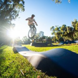 Plzeň staví pumptrack, který nemá v Česku srovnání. U Chlumu roste areál Posed