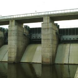 Pod jezy ubývá vody. Malé vodní elektrárny musí dodržet zůstatkový průtok