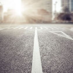 Povrchy v Plzni se rozpálí až na 60 °C. Jak přežít vedro a co města dělají pro ochlazení ulic