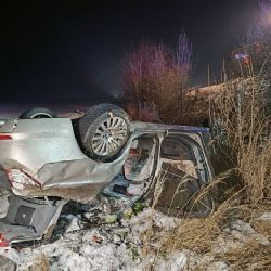 Ranní mráz zaskočil řidiče, na D5 se řetězily nehody, sníh zpomalil MHD v Plzni
