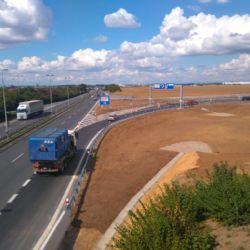 Rekonstrukce křižovatky Aviatická x Lipská zdržuje příjezd na Letiště Václava Havla až o 30 minut