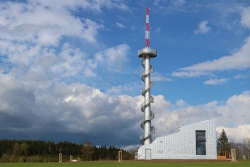 obrázek:Rozhledna Šibeník v Novém Hrádku: 47 metrů z tubusu větrné elektrárny