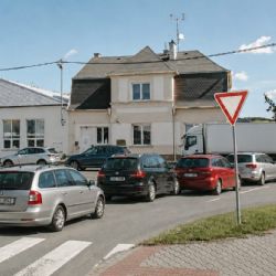 Třemošná má za sebou první den bez obchvatu. Městem se valila auta i kamiony