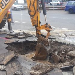Vedra zvyšují počet havárií vodovodu v Praze. Tisíce lidí zůstaly bez vody