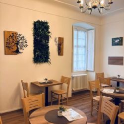 Zámek Kozel má novou kavárnu v bývalé lokajně. Návštěvníci se schovají i před deštěm