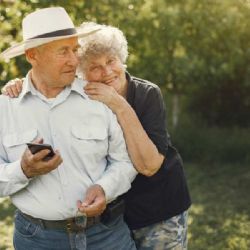 Zhruba 200 tisíc seniorů z 3. pilíře má dostat kompenzaci