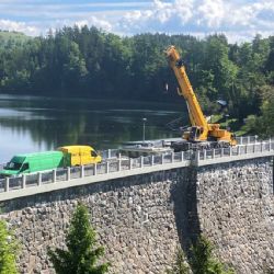 Pastviny: Poslední kamenná přehrada zmodernizována s novým 25tunovým rychlouzávěrem