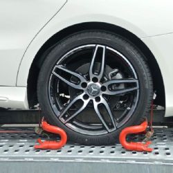 Havířov tvrdě zasahuje proti špatně parkujícím vozům a vrakům: Odtah i vysoké pokuty