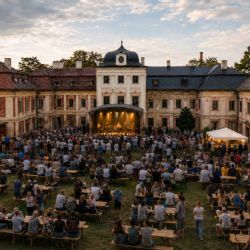 20. června zahřmí zámek v Dolní Lukavici. REGIONPLZEN.CZ oslaví 25 let s vámi