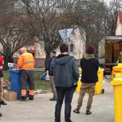 Distribuci barevných popelnic v Popkovicích a Svítkově