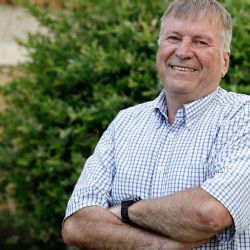 Jiří Lodr končí po téměř 33 letech v čele Diecézní charity Plzeň, nahradí ho Karel Weishäupel
