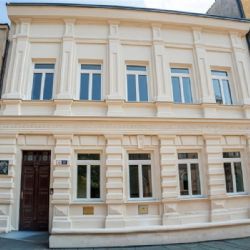 Kolín dokončil rekonstrukci Kmochova domu. Od září nabídne dvě dětské skupiny a zázemí ZUŠ