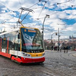 Letos v pražské MHD rekordně přibylo problémových cestujících, z vozů bylo vykázáno přes 14 tisíc lidí