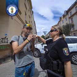 Opilý cyklista kličkoval po chodníku v Plzni. Nadýchal téměř dvě promile