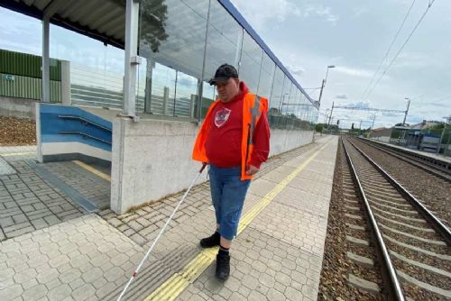 obrázek:Pardubice opraví vodicí linie pro nevidomé před hlavním nádražím za 4,8 milionu korun