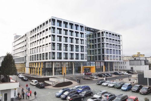 obrázek:Parkovací dům u pardubické nemocnice: projekt pokračuje, část obyvatel vyjádřila obavy