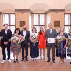 Plzeň ocenila pedagogy, provozní zaměstnance i mecenáše na radnici