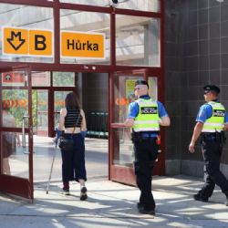 Praha 13 posílila dohled u metra B. Hlídky reagují na dlouhodobé stížnosti z okolí stanic