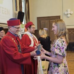 Středoškoláci si v Plzni vyzkoušeli univerzitu nanečisto. Pilotní UniTEEN zakončili diplomy