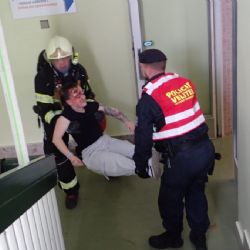 V Příbrami nacvičovali evakuaci pavilonu I i aktivaci traumaplánu. Cvičení prověřilo spolupráci složek IZS