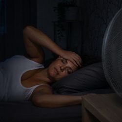 Vedra nejčastěji narušují spánek. Téměř třetina domácností nemá ventilátor ani klimatizaci