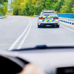 Vysočina před koncem prázdnin posílí policejní kontroly. Hlídky zamíří na D1 i ke školám