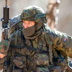 Chrudimský výsadkový pluk opožděn: Armáda zlepšuje podmínky a investuje