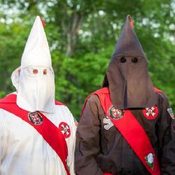 Halloween v Rokycanech řeší policie, studenti soutěžili v převlecích za Ku-klux-klan