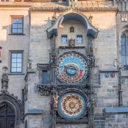 Pražský orloj připomněl oběti nehod rychlé jízdy: Smrtka zazvonila 130krát