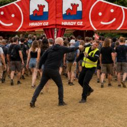 Soud řeší útok na ochranku festivalu Hrady CZ ve Švihově, člen ostrahy skončil se sešitou hlavou