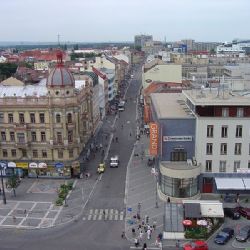 Špatný stav silnice na třídě Míru v Pardubicích hrozí nehodami cyklistů