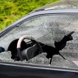 V Plzni znovu řádí vykradači aut. Tentokrát si zloděj odnesl hotovost téměř 260 tisíc
