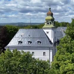 Z chátrajícího zámku je první centrum dlouhodobé péče v Česku. Téměř se zaplnilo