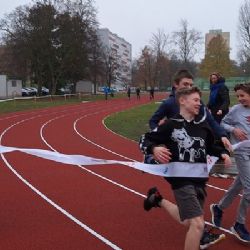 Děti ze ZŠ npor. Eliáše si mohou užívat kompletně opravené venkovní sportoviště